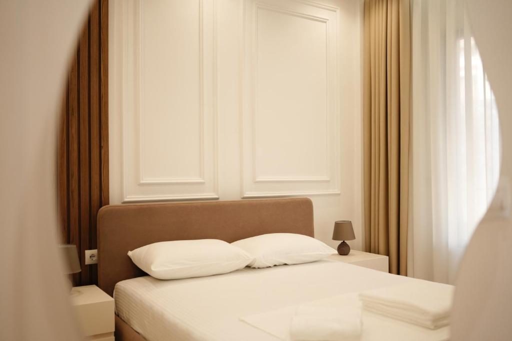 One-Bedroom Apartment with Balcony